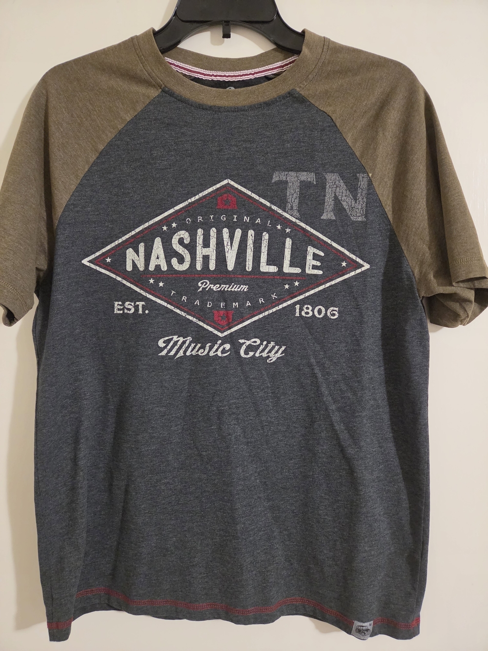 Red Thread Premium 51 Men's Small Nashville Music City Raglan Graphic Tee Shirt